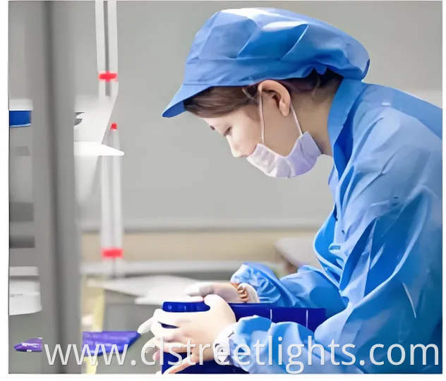 100W High-Efficiency Monocrystalline Silicon Portable Foldable Solar Panel Camping Table IP68 Waterproof